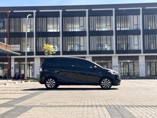 Sienta V AT Facelift Hitam 2019 - Gambar 4
