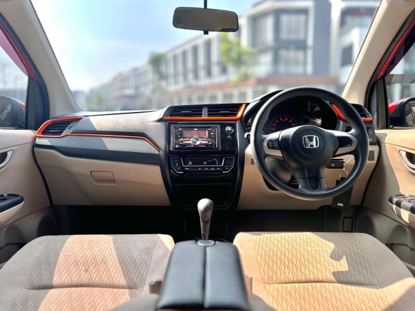 Brio E AT Merah 2018 - Gambar 10