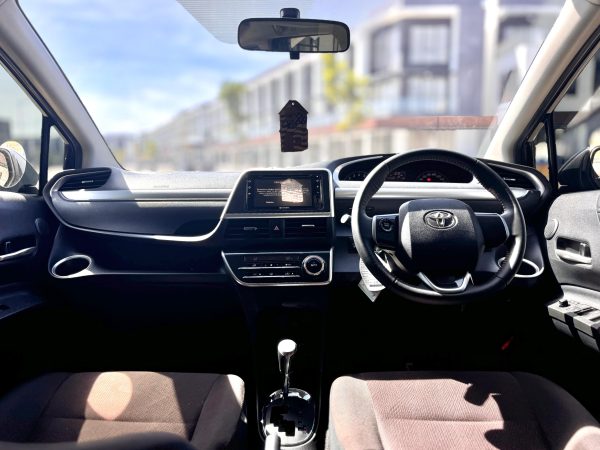 Sienta V AT Facelift Hitam 2019 - Gambar 11