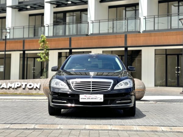 Mercedes S300 L, Hitam 2011