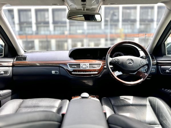 Mercedes S300 L, Hitam 2011 - Gambar 14
