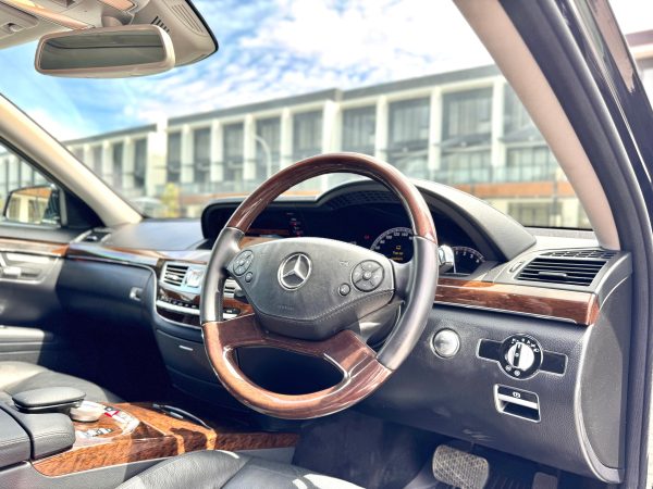Mercedes S300 L, Hitam 2011 - Gambar 15
