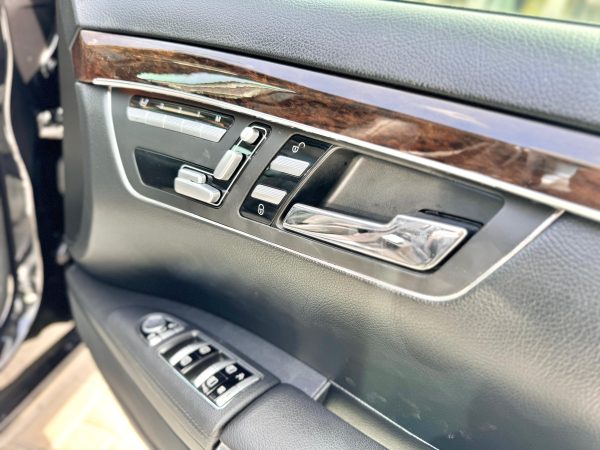 Mercedes S300 L, Hitam 2011 - Gambar 21