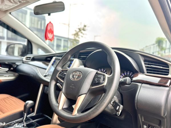 Toyota Innova 2.0 V AT. Hitam 2018 - Gambar 10