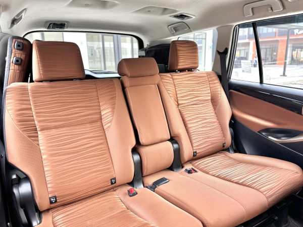 Toyota Innova 2.0 V AT. Hitam 2018 - Gambar 12