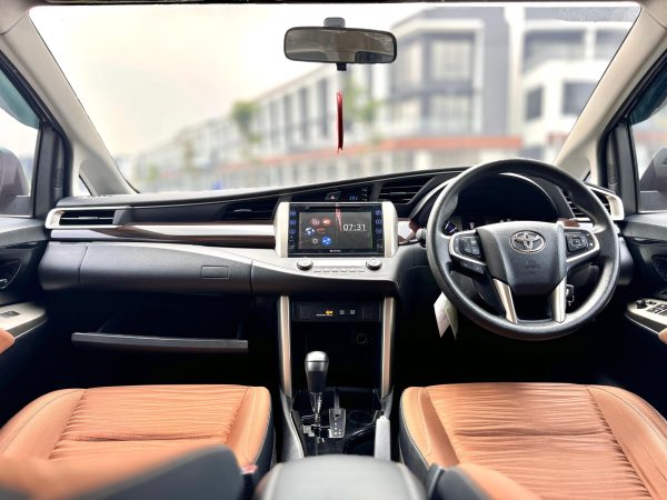 Toyota Innova 2.0 V AT. Hitam 2018 - Gambar 13