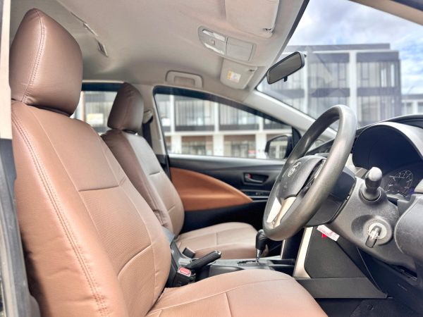 Toyota Innova 2.0 G AT Hitam - Gambar 10
