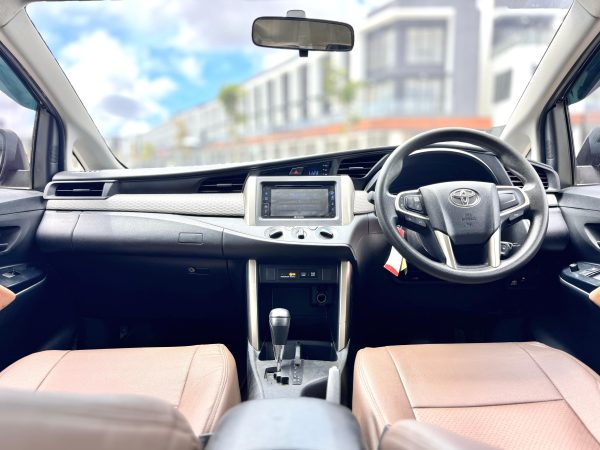 Toyota Innova 2.0 G AT Hitam - Gambar 14