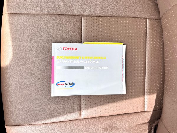 Toyota Innova 2.0 G AT Hitam - Gambar 15