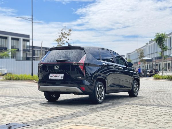 Hyundai Stargazer Prime AT Hitam - Gambar 2