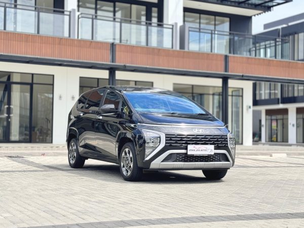 Hyundai Stargazer Prime AT Hitam - Gambar 3