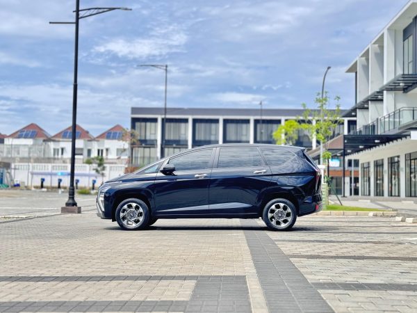 Hyundai Stargazer Prime AT Hitam - Gambar 4