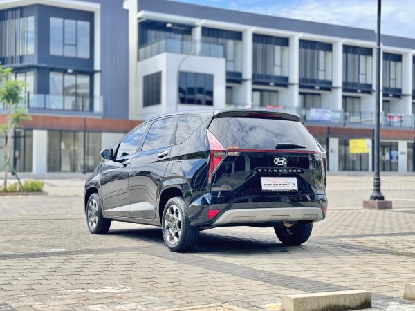 Hyundai Stargazer Prime AT Hitam - Gambar 5