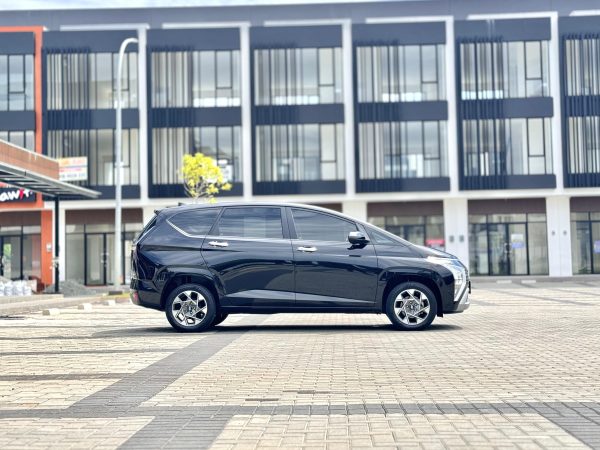 Hyundai Stargazer Prime AT Hitam - Gambar 6