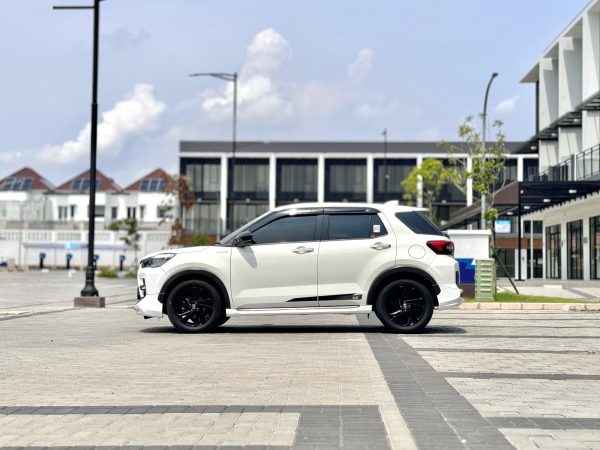 Toyota Raize 1.0 Gr Sport At Putih 2023 - Gambar 3