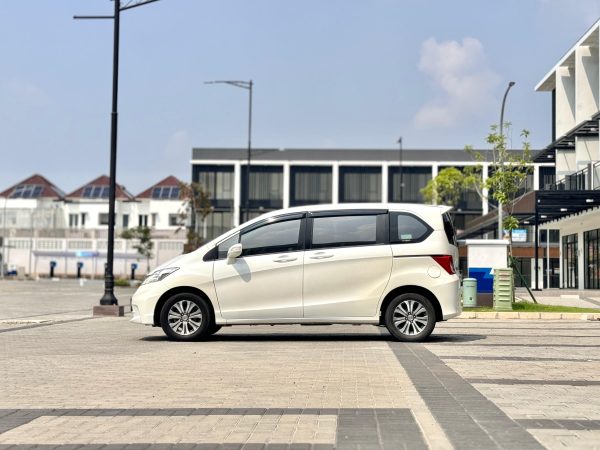 Honda Freed S (acdb) Putih 2013 - Gambar 4