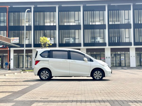 Honda Freed S (acdb) Putih 2013 - Gambar 5