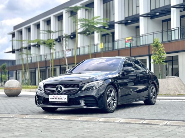 Mercedes C300 AMG Line Hitam 2019 - Gambar 3