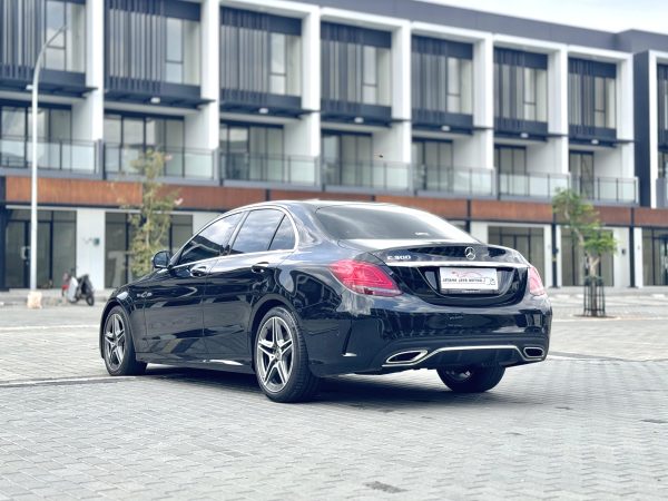 Mercedes C300 AMG Line Hitam 2019 - Gambar 4
