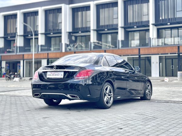 Mercedes C300 AMG Line Hitam 2019 - Gambar 5