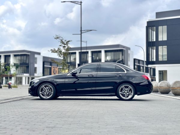 Mercedes C300 AMG Line Hitam 2019 - Gambar 7