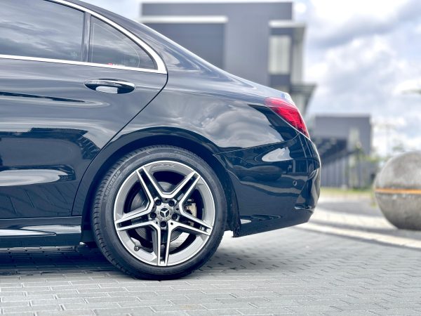 Mercedes C300 AMG Line Hitam 2019 - Gambar 9