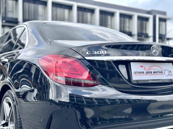 Mercedes C300 AMG Line Hitam 2019 - Gambar 10