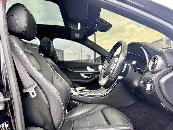 Mercedes C300 AMG Line Hitam 2019 - Gambar 15