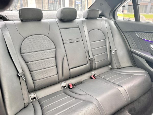 Mercedes C300 AMG Line Hitam 2019 - Gambar 20