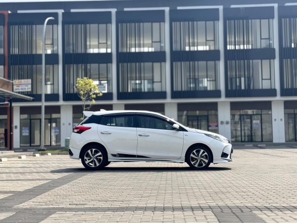 YARIS GR SPORT AT PUTIH 2022 - Gambar 5