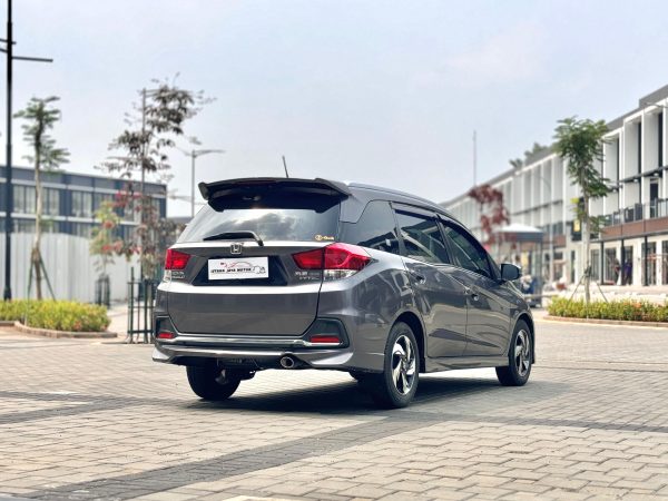 Mobilio RS AT Abu 2016 - Gambar 5
