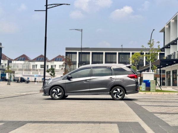 Mobilio RS AT Abu 2016 - Gambar 7