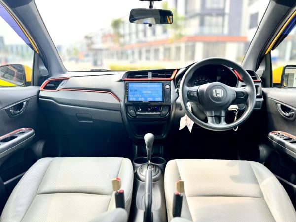 BRIO RS AT KUNING 2019 - Gambar 10