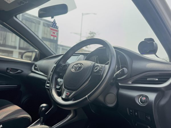 YARIS GR SPORT AT PUTIH 2022 - Gambar 9