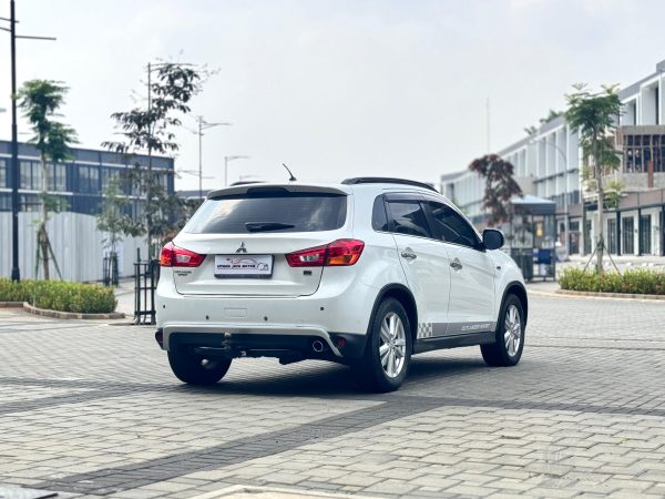 OUTLANDER PX AT PUTIH 2017 - Gambar 5