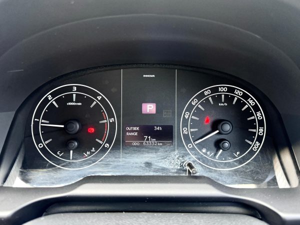 INNOVA 2.4 G AT HITAM 2022 - Gambar 8