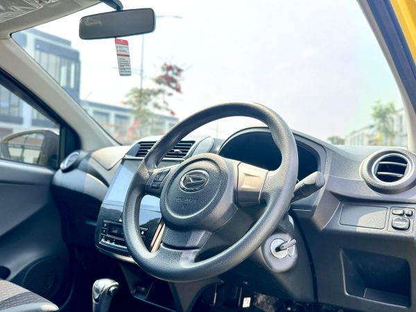 AYLA 1.2 R DELUXE AT KUNING 2022 - Gambar 9
