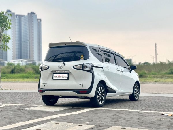 SIENTA V AT PUTIH 2021 - Gambar 4