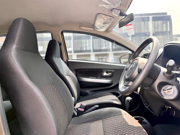 AYLA 1.2 R DELUXE AT KUNING 2022 - Gambar 11