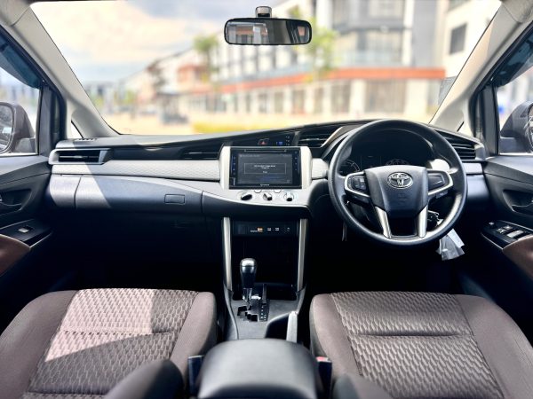 INNOVA 2.4 G AT HITAM 2022 - Gambar 11