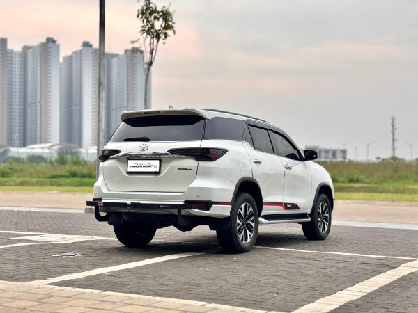 FORTUNER 2.4 VRZ TRD AT PUTIH 2019 - Gambar 4