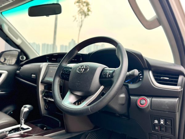 FORTUNER 2.4 VRZ TRD AT PUTIH 2019 - Gambar 12