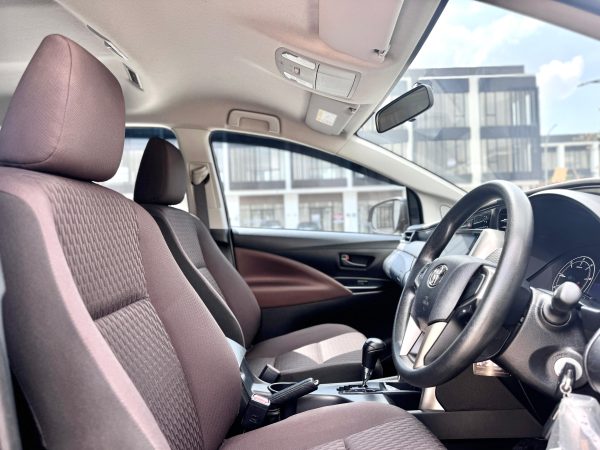 INNOVA 2.4 G AT HITAM 2022 - Gambar 10