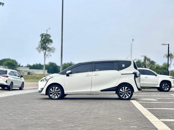 SIENTA V AT PUTIH 2021 - Gambar 6