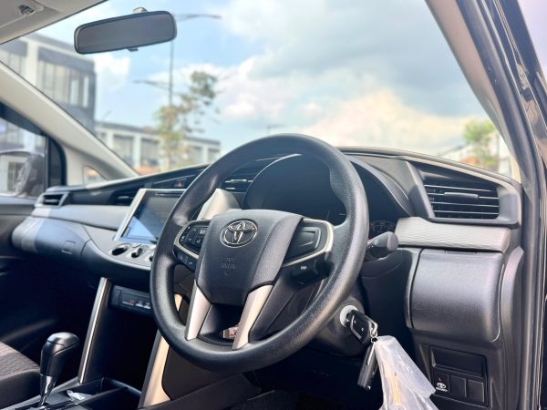 INNOVA 2.4 G AT HITAM 2022 - Gambar 12