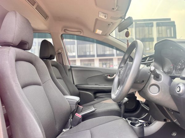 BRV E PRESTIGE CVT MERAH 2016 - Gambar 9