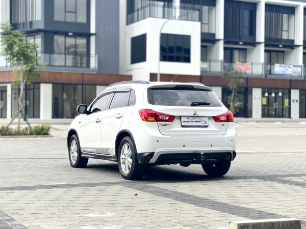 OUTLANDER PX AT PUTIH 2017 - Gambar 4