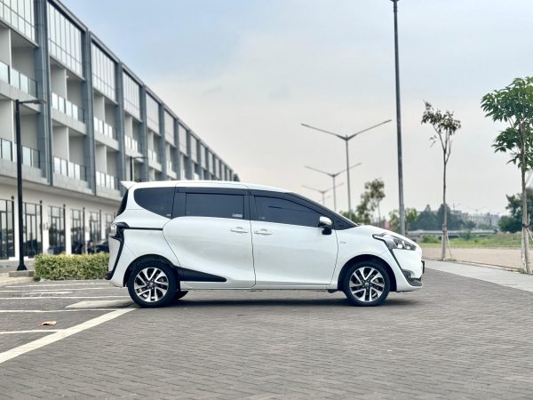 SIENTA V AT PUTIH 2021 - Gambar 7