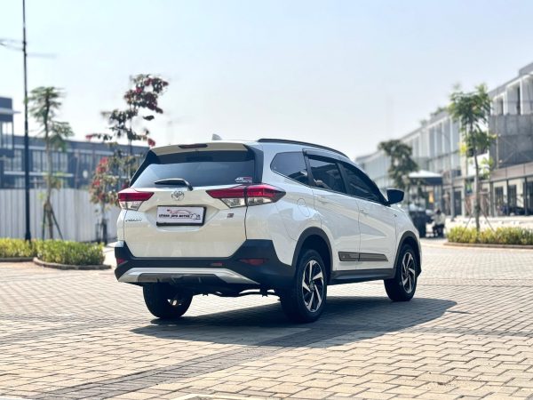 RUSH GR SPORT AT PUTIH 2023 - Gambar 5