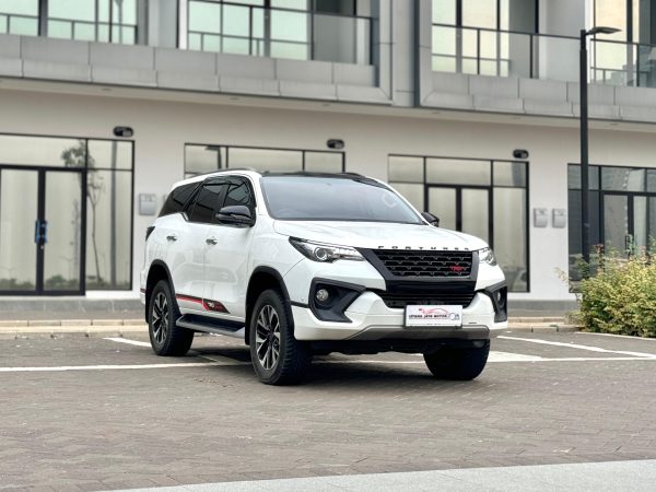FORTUNER 2.4 VRZ TRD AT PUTIH 2019 - Gambar 6